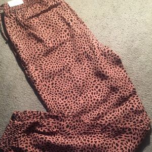 VS PINK Leopard joggers XS